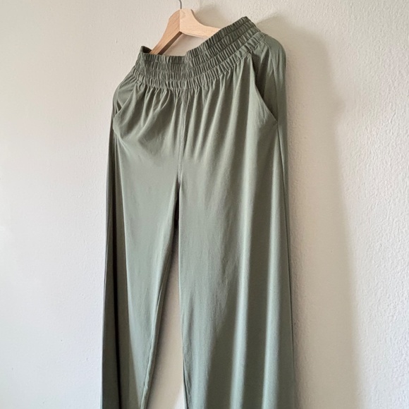 Vuori Villa Wideleg Pants - Women's In green Size small - Picture 6 of 13